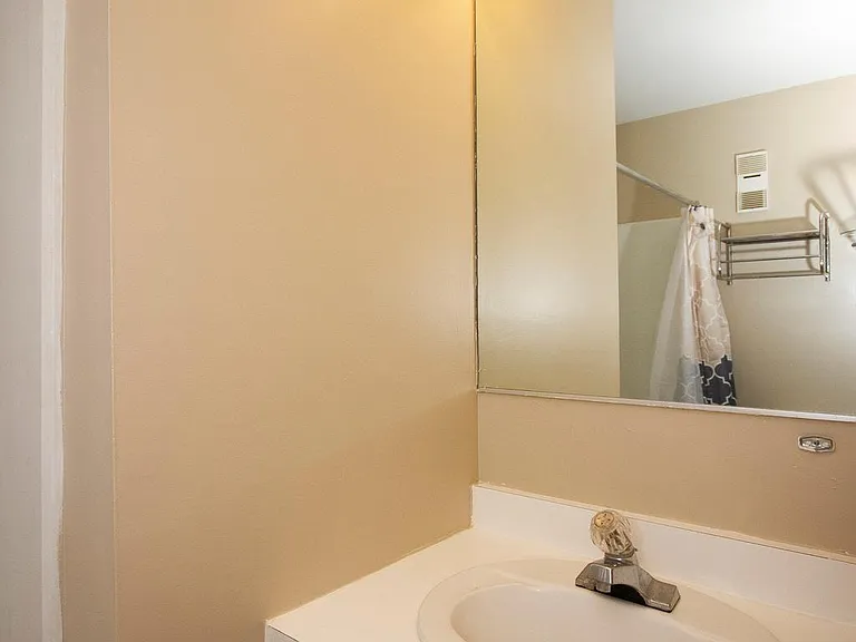 10 W Lee St #B-R72 — Photo 16
