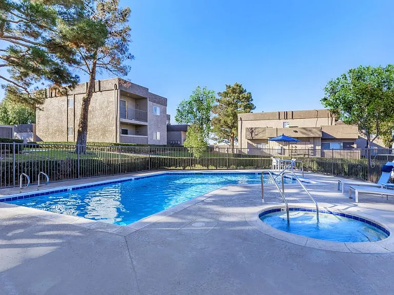 Sunset View Apartments — Photo 14
