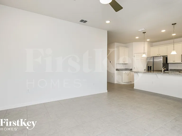 1585 Isleta Loop — Photo 5