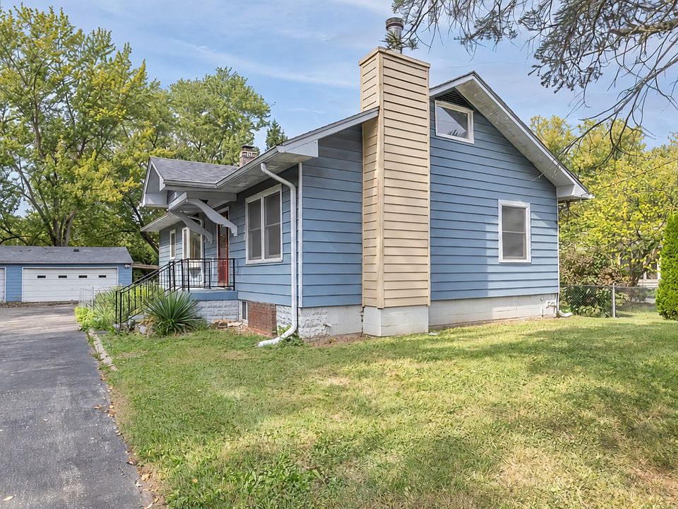 1st image of 220 Cossell Dr
