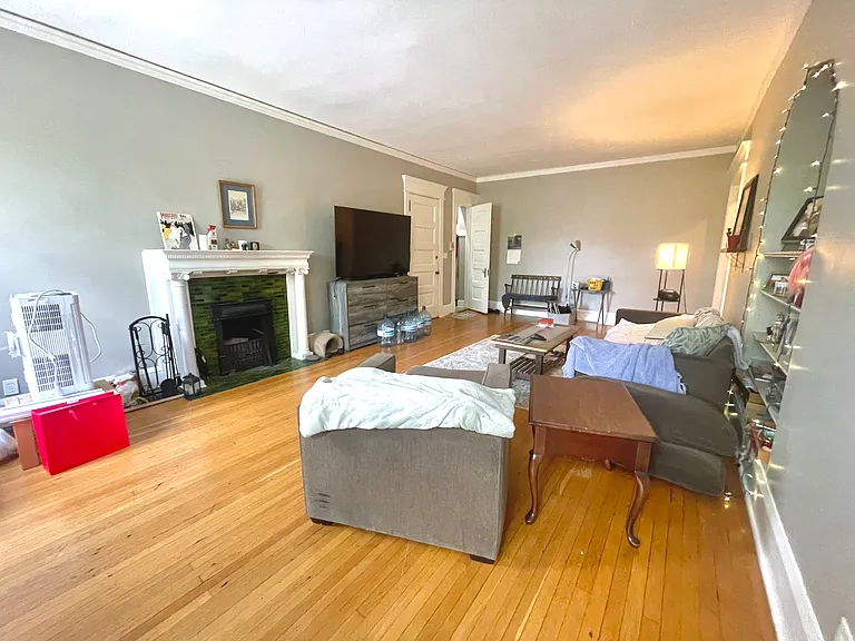 614 Grand Ave #D — Photo 2