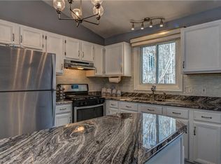 12 Kimberly Ct, North Providence, RI 02911