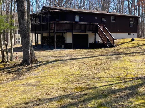 101 Turkey Cir, Lackawaxen, PA 18435