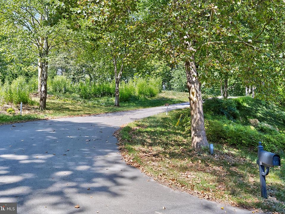 2nd image of 1008 Pine Hill Rd