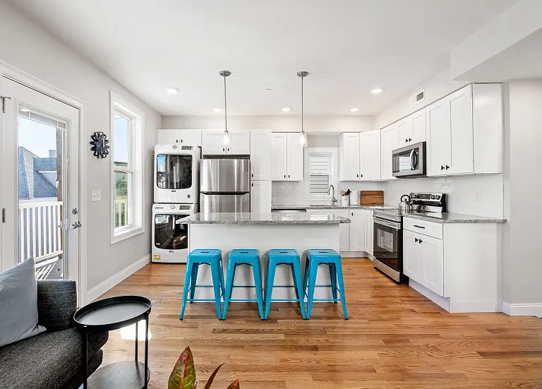 821 Saratoga St #4 — Photo 12