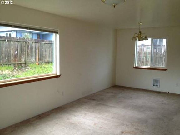Living room/dining