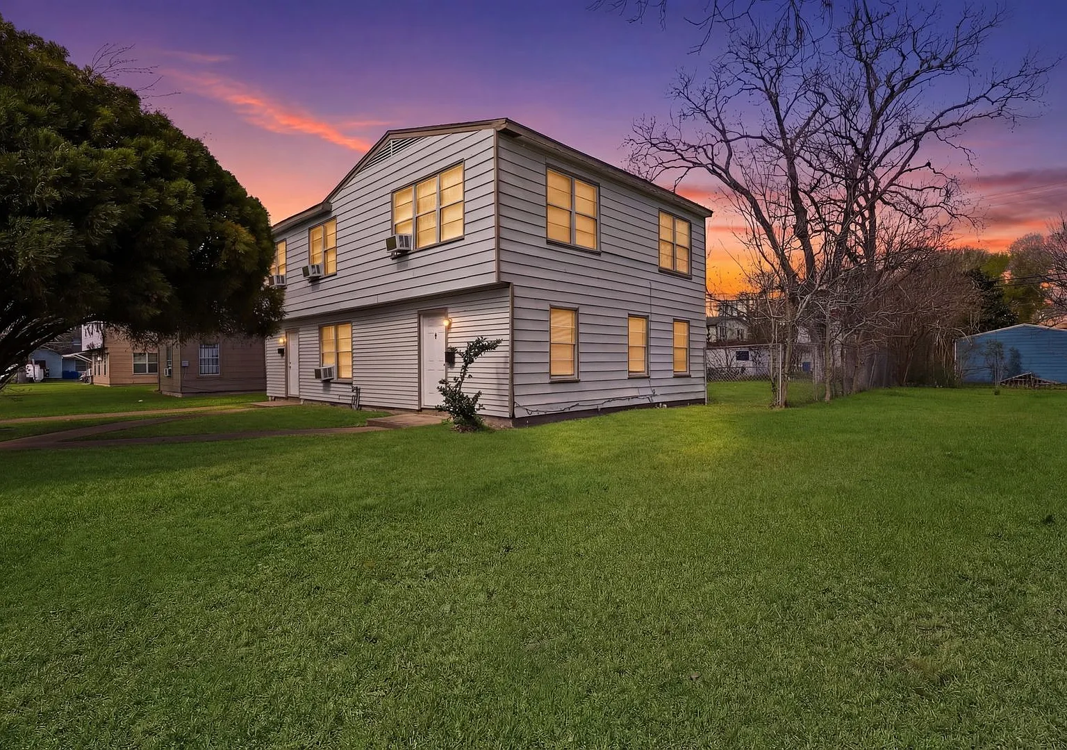 Spacious & Newly Updated! *Housing Accepted/ Section 8 * Apply Today! — Photo 1