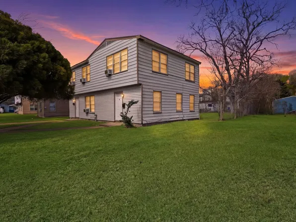 1226 5th Ave N, Texas City, TX 77590