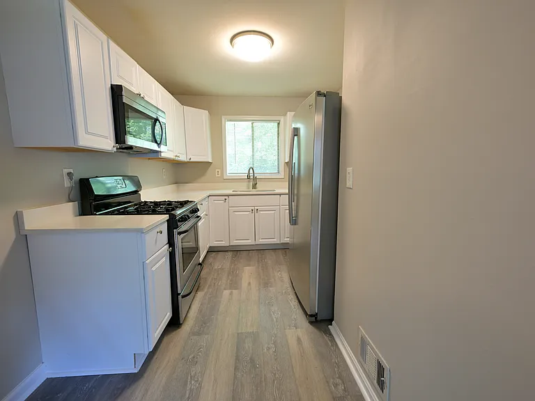 2075 Claude St NW — Photo 6