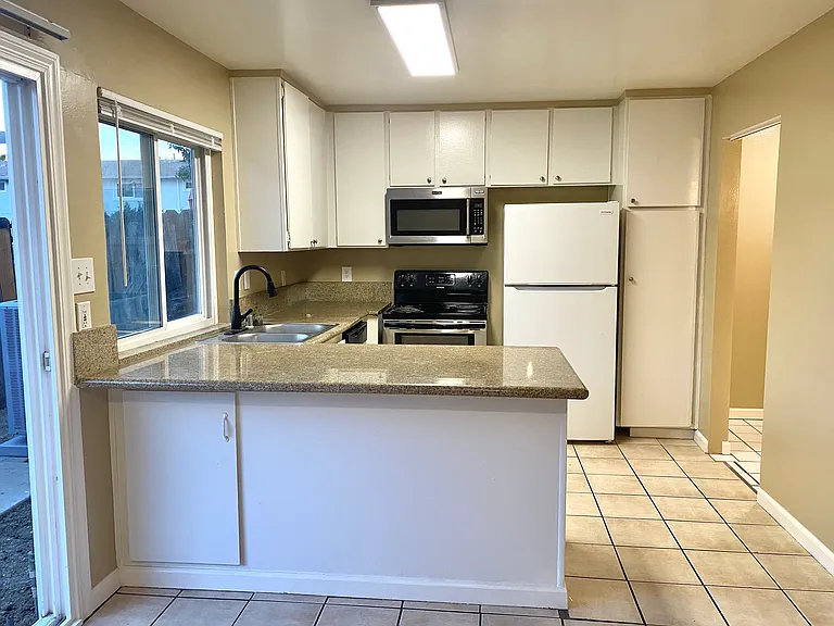 7708 La Mancha Way — Photo 6