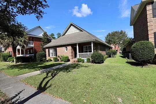 4 bed, 2.5 bath, 2460 sqft, $2,100 — Photo 3