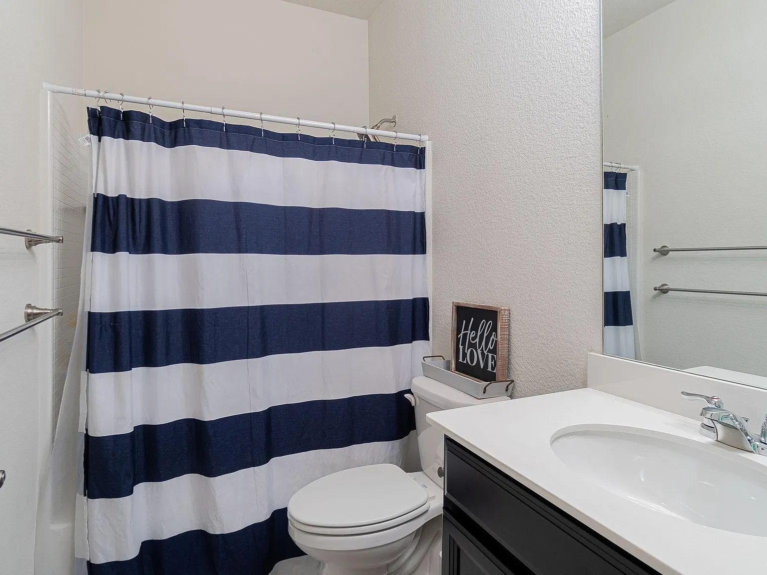3 bed, 1960 sqft, $2,300 — Photo 1