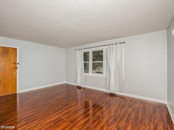 3rd image of 2635 W Pratt Blvd #2S