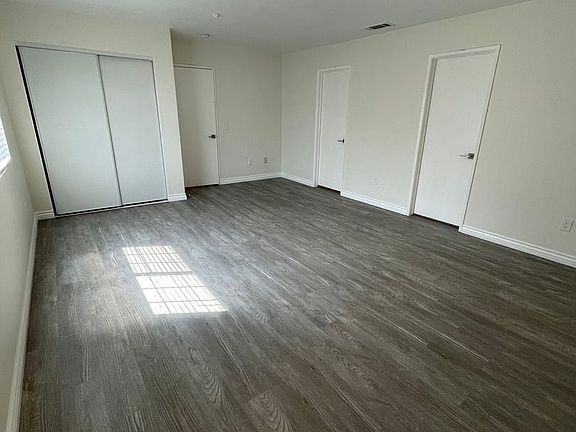4th image of 260 S Laurel Ave #10518759