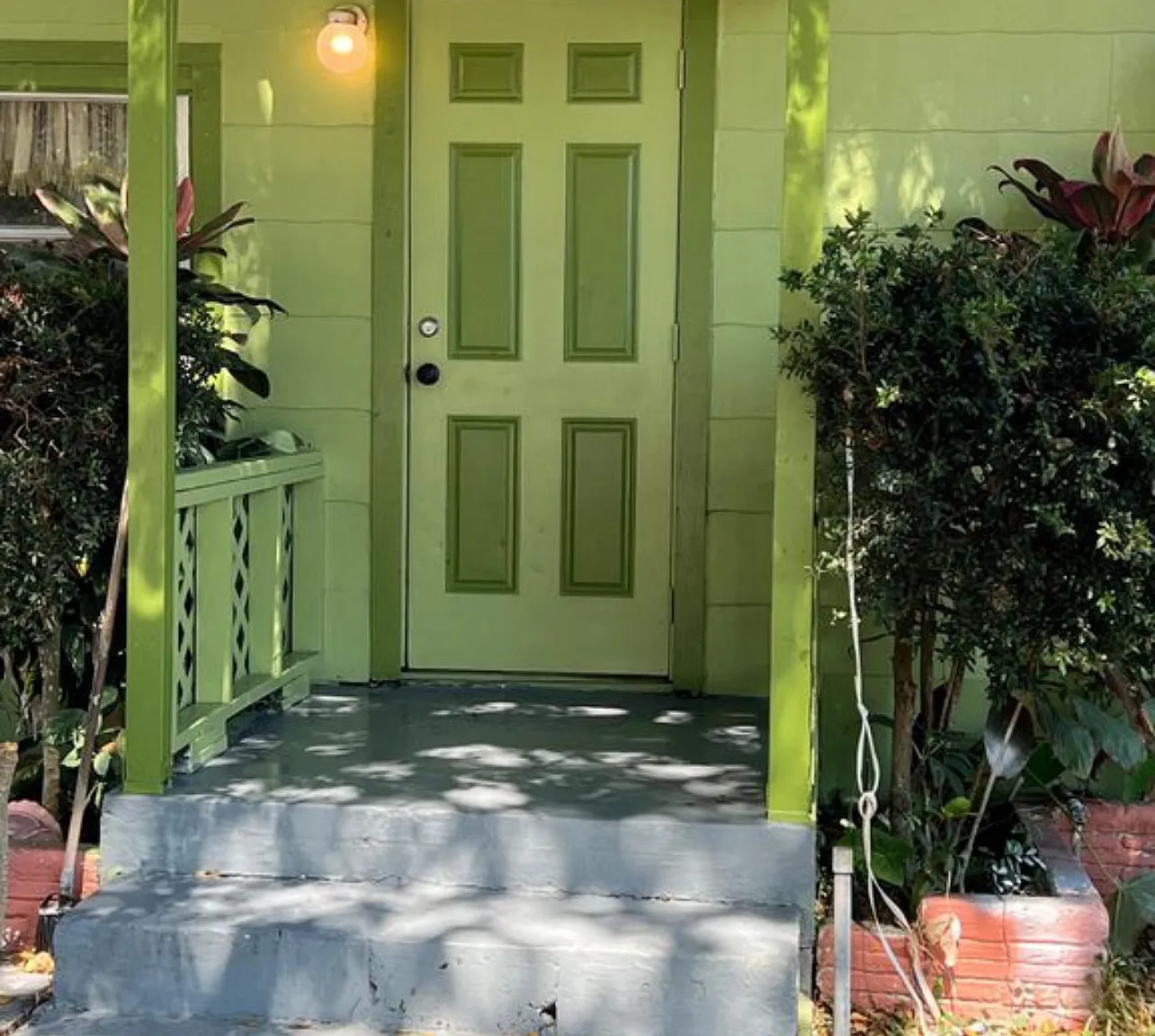 3 bed, 1056 sqft, $2,400 — Photo 1