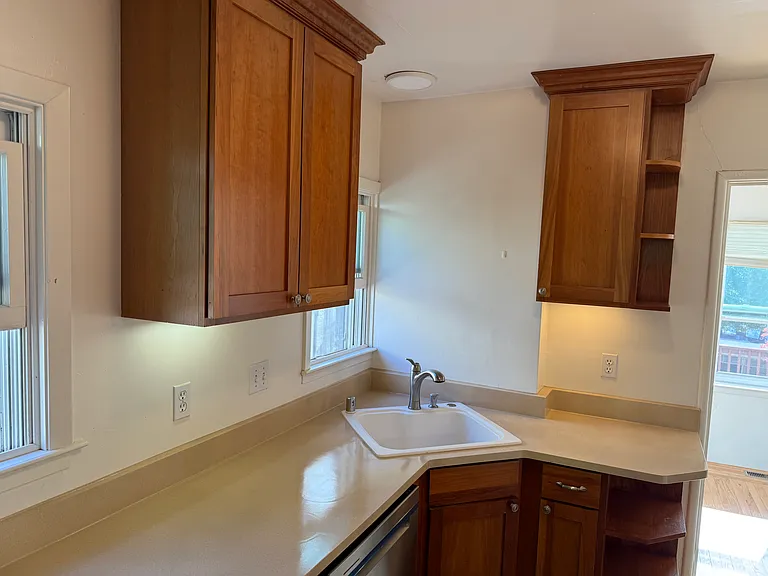 93 Fairlawn Dr — Photo 7