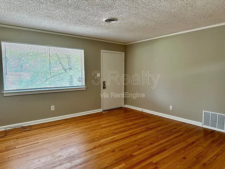 1009 Rosedale Dr — Photo 7