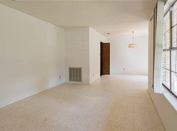 3rd image of 6004 Cherry Creek Dr