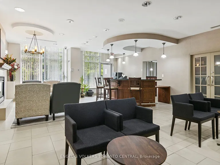 19 Barberry Pl #711 — Photo 30