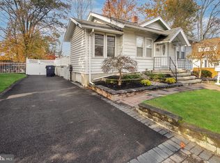 211 Hutchinson St, Hightstown, NJ
