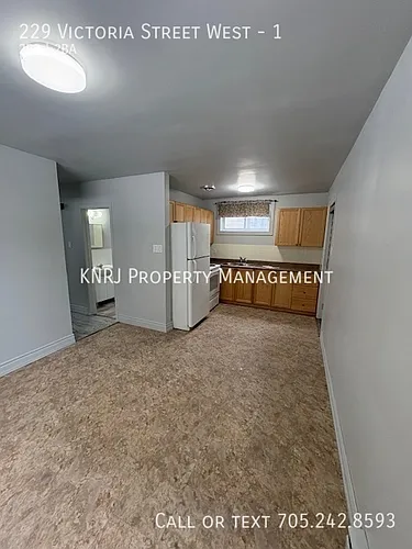 229 Victoria St W #1 Photo 1