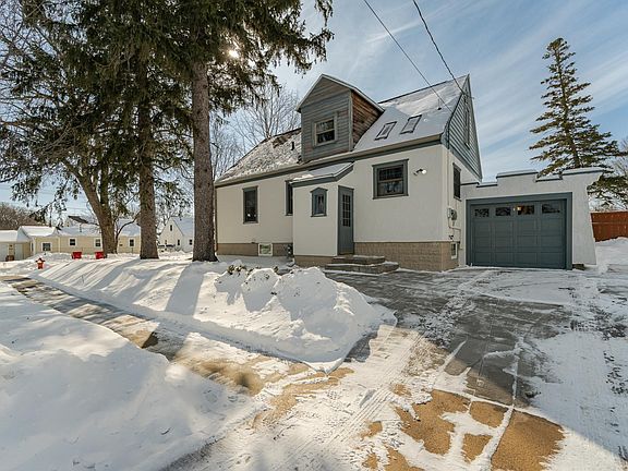 2nd image of 703 9th Ave SE