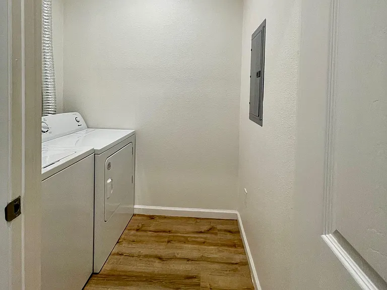 Orchid One-bedroom Laundry room