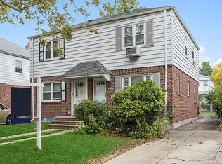 56-37 207th St, Bayside, NY 11364