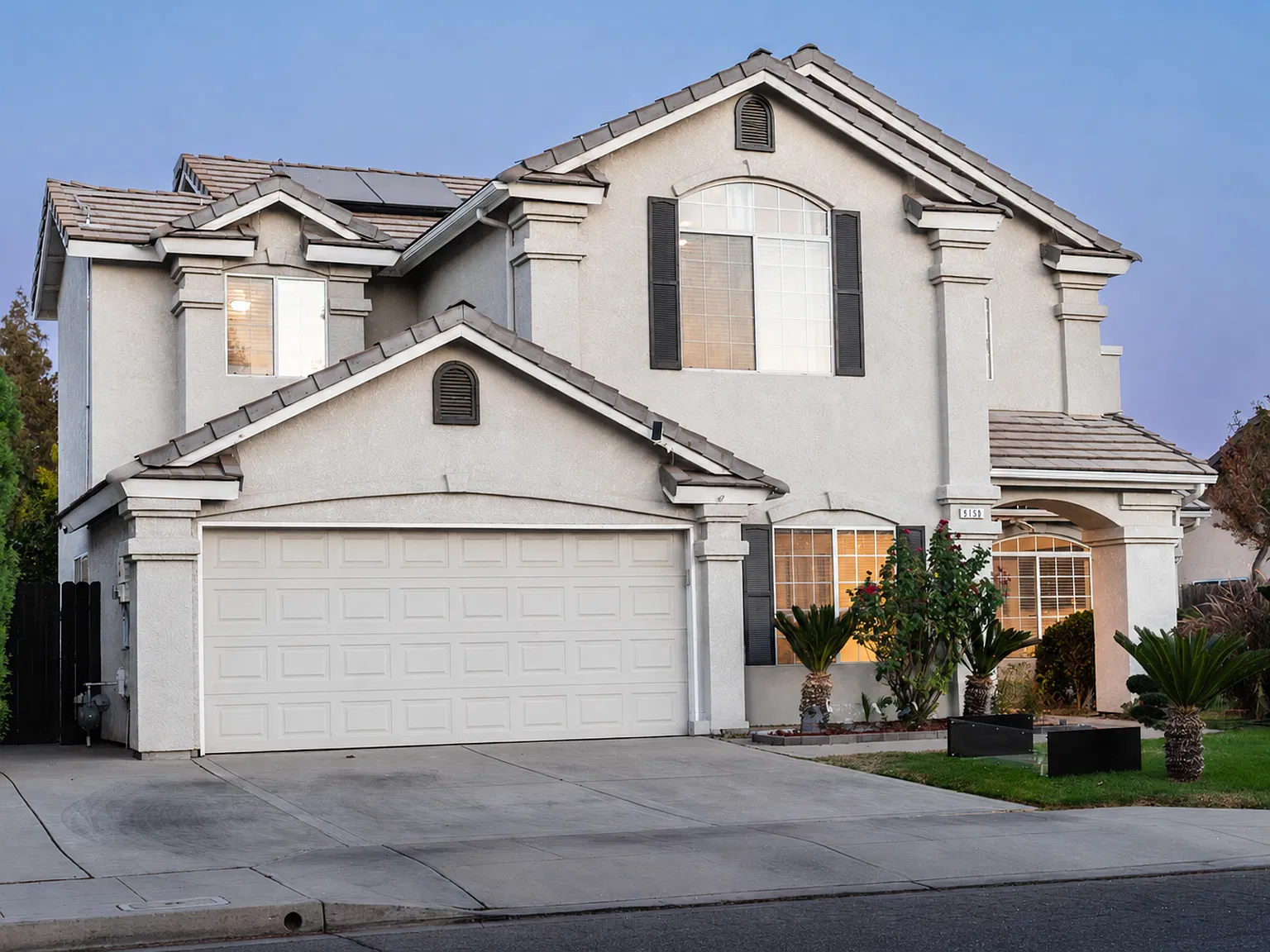 4 bed, 2207 sqft, $3,272 — Photo 2