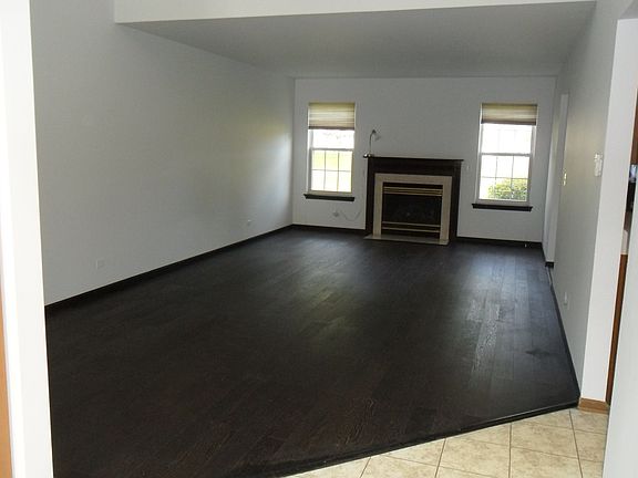 4th image of 472 Heather Ct #472