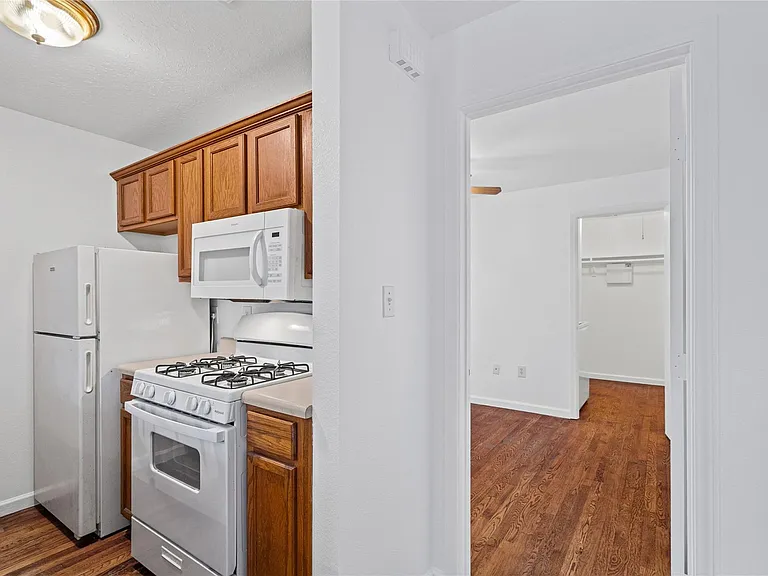 1307 Concho St #A — Photo 9