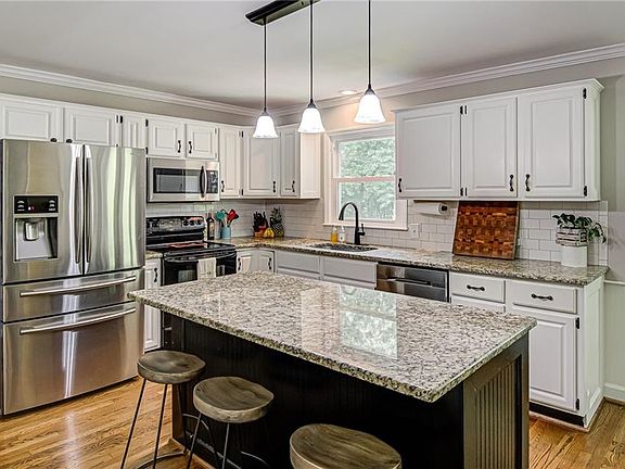 2nd image of 5404 Ashbey Ln