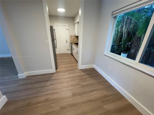 125 Edgewater Dr APT 2