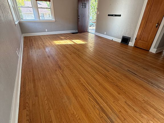 living room toward front door