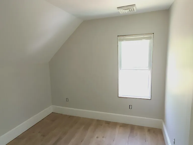 Floor 2 — Photo 12