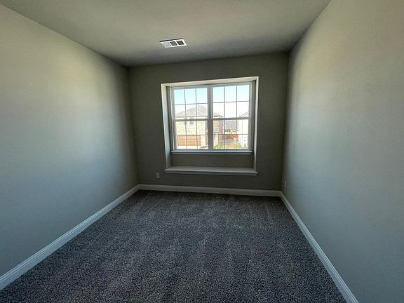 3rd image of 805 Amenduni Ln