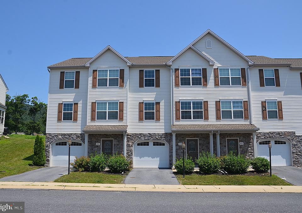 1st image of 2431 Newtown Dr