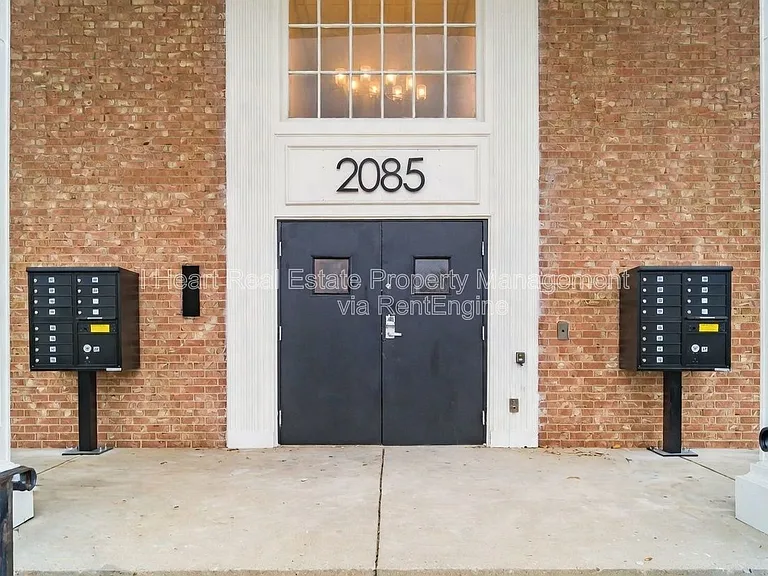2085 W Broad St #209 — Photo 2