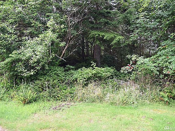 2nd image of 628 Chenois Ave NE