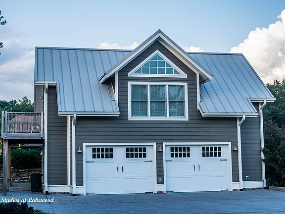 Garage with guest apt.