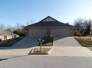 1976 E Peppervine Dr, Fayetteville, AR 72701