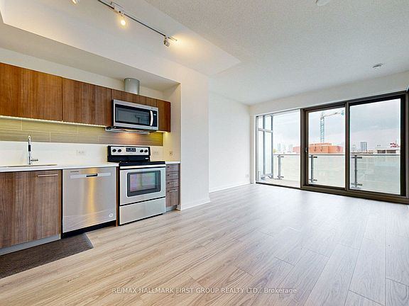 3rd image of 390 Cherry St #1304