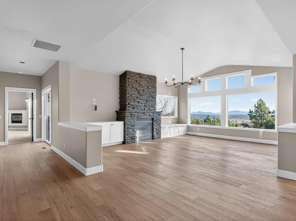 3122 Colonial Dr, Bend, OR 97703