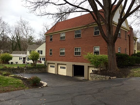 2nd image of 33 W Hill Ln APT 1