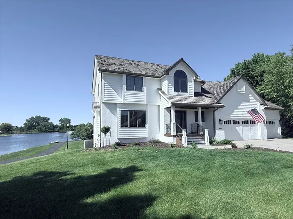 902 NE Lake View Dr, Ankeny, IA 50021
