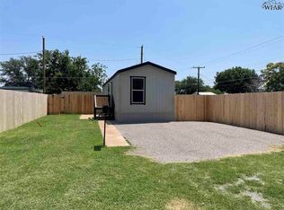 1007 S Wall St, Iowa Park, TX 76367