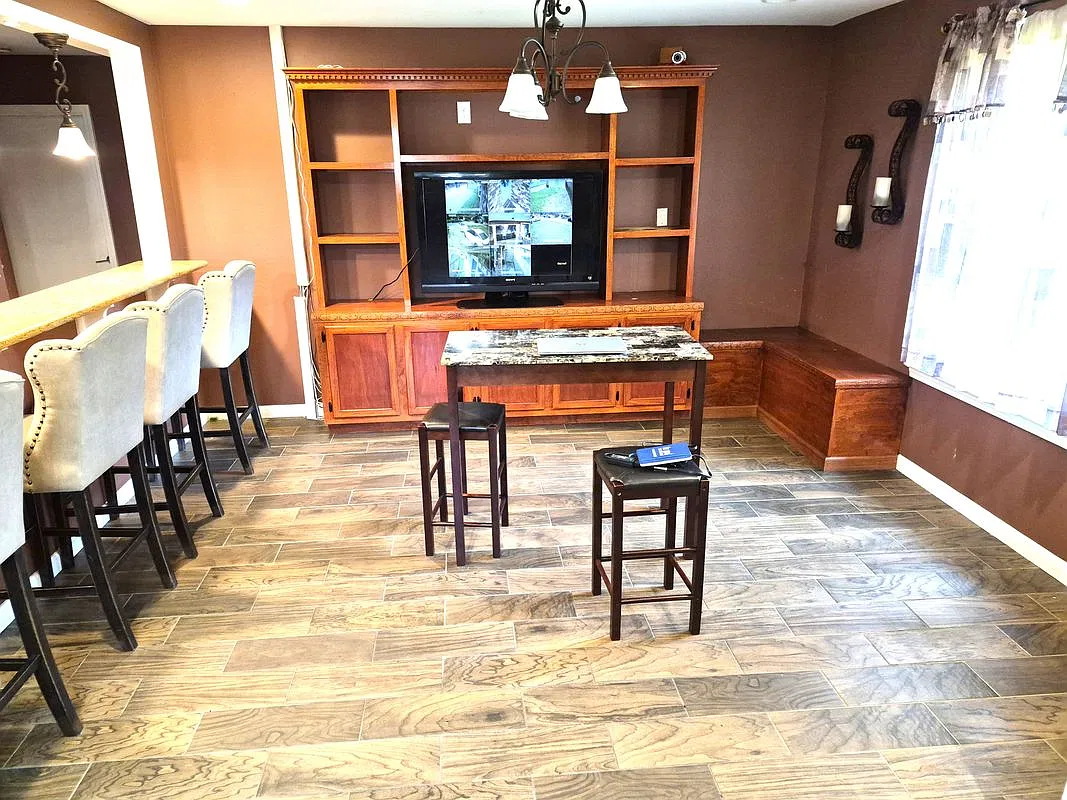 3 bed, 2.0 bath, 1859 sqft, $1,900 — Photo 1
