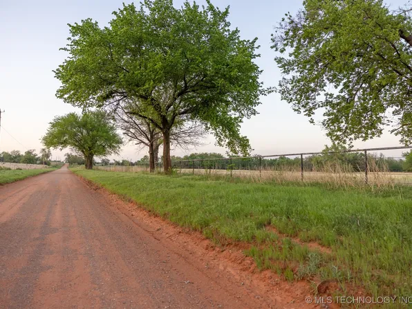 11 S Westminster Rd, Guthrie, OK 73044