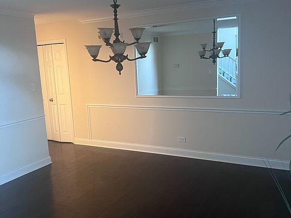 3rd image of 20 E Grandview Dr