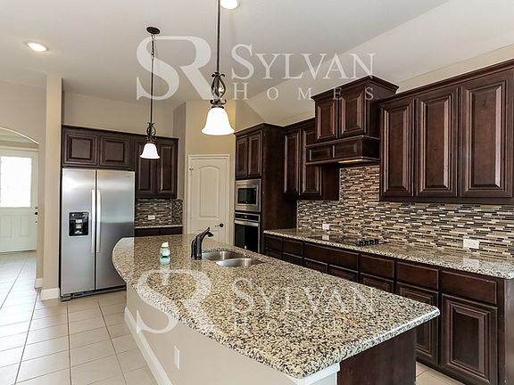 5th image of 552 Washington Ave